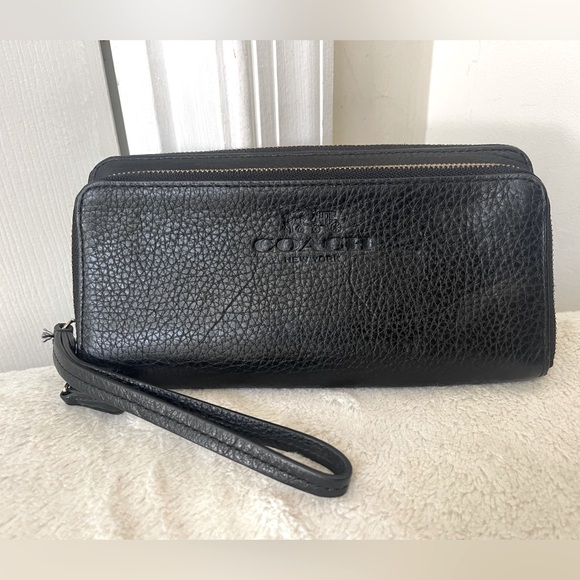 Coach double zip Black Leather Wristlet EUC - Picture 1 of 9